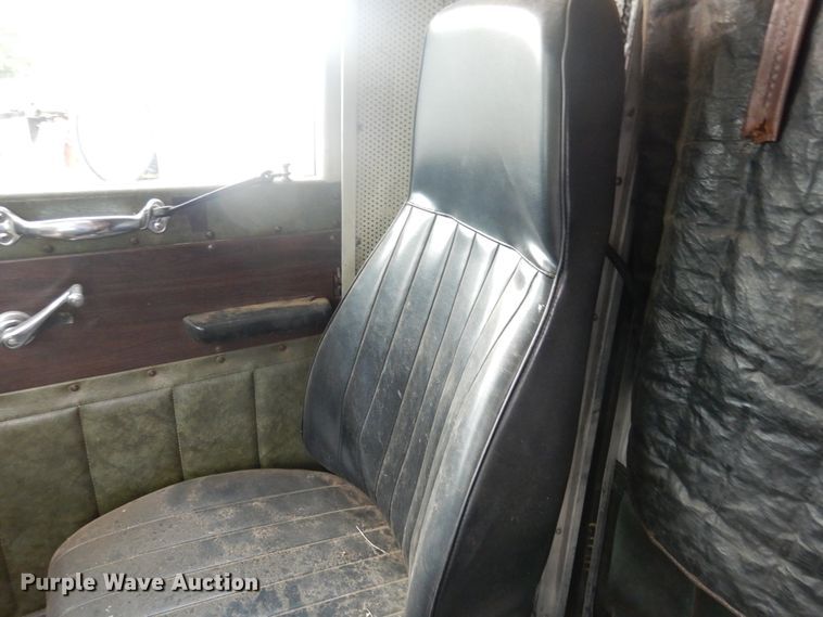 image for item HV9175 1975 Peterbilt 359M  semi truck