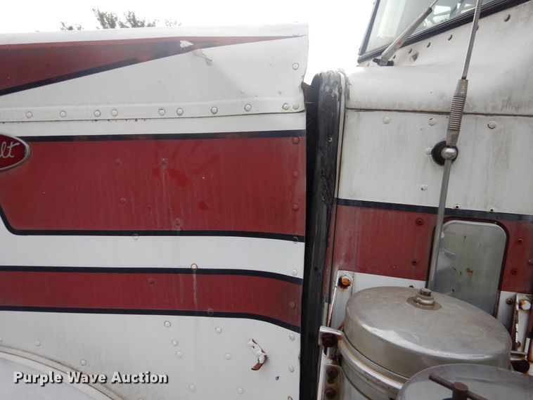 image for item HV9175 1975 Peterbilt 359M  semi truck