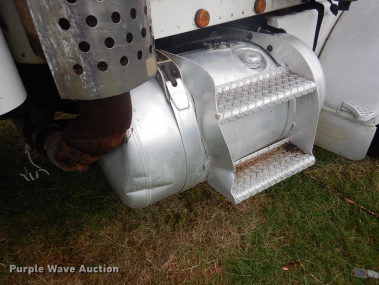 image for item HV9175 1975 Peterbilt 359M  semi truck