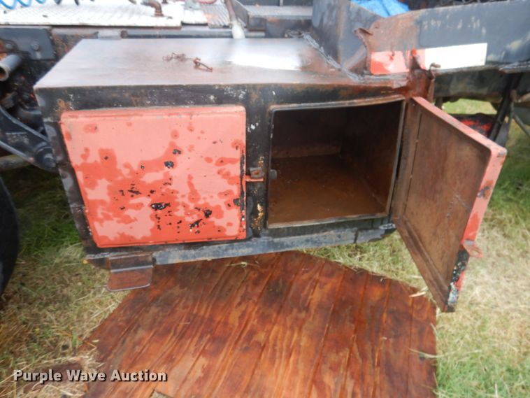 image for item HV9175 1975 Peterbilt 359M  semi truck