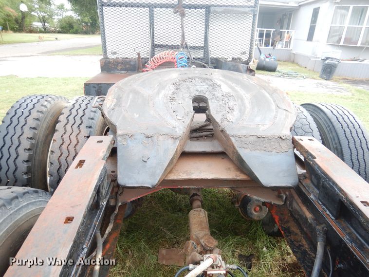 image for item HV9175 1975 Peterbilt 359M  semi truck