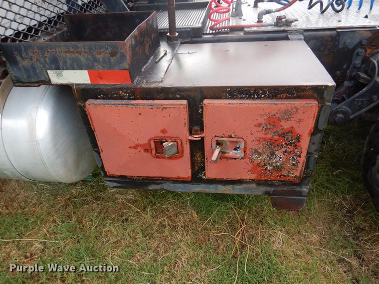 image for item HV9175 1975 Peterbilt 359M  semi truck