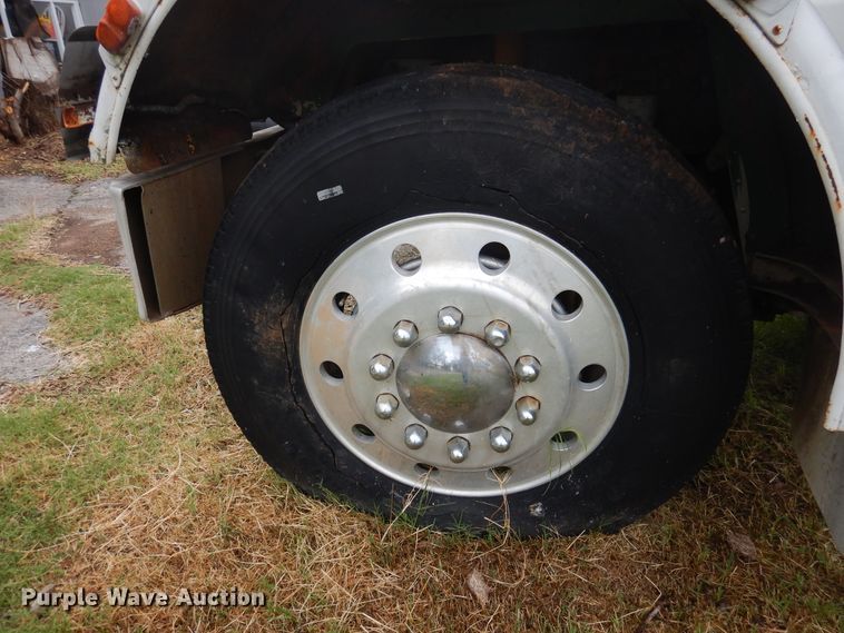 image for item HV9175 1975 Peterbilt 359M  semi truck