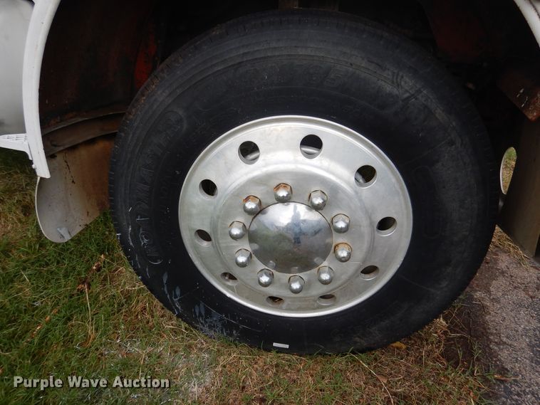 image for item HV9175 1975 Peterbilt 359M  semi truck