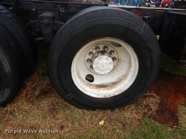 image for item HV9175 1975 Peterbilt 359M  semi truck