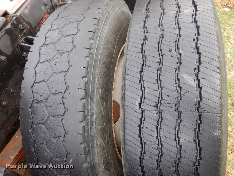 image for item HV9175 1975 Peterbilt 359M  semi truck