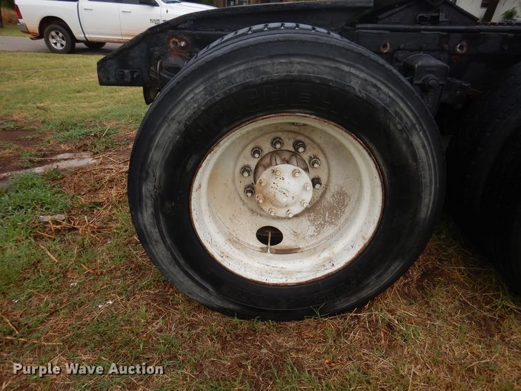 image for item HV9175 1975 Peterbilt 359M  semi truck