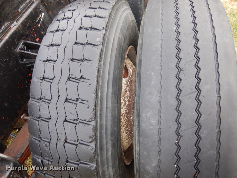 image for item HV9175 1975 Peterbilt 359M  semi truck