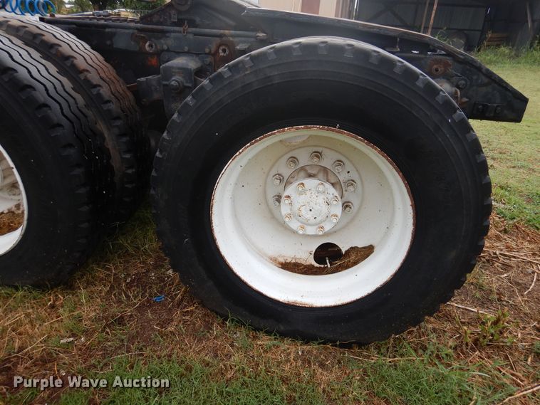 image for item HV9175 1975 Peterbilt 359M  semi truck