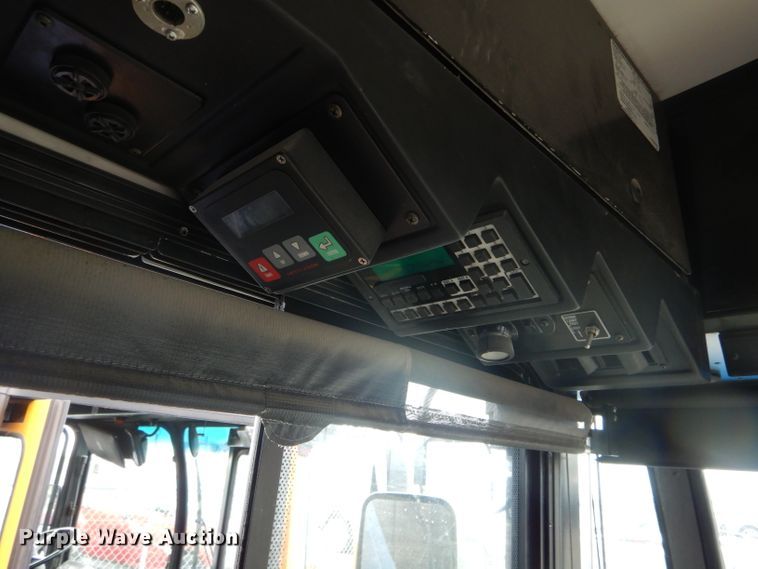 image for item DF3081 2007 Gillig G27D102N4 shuttle bus