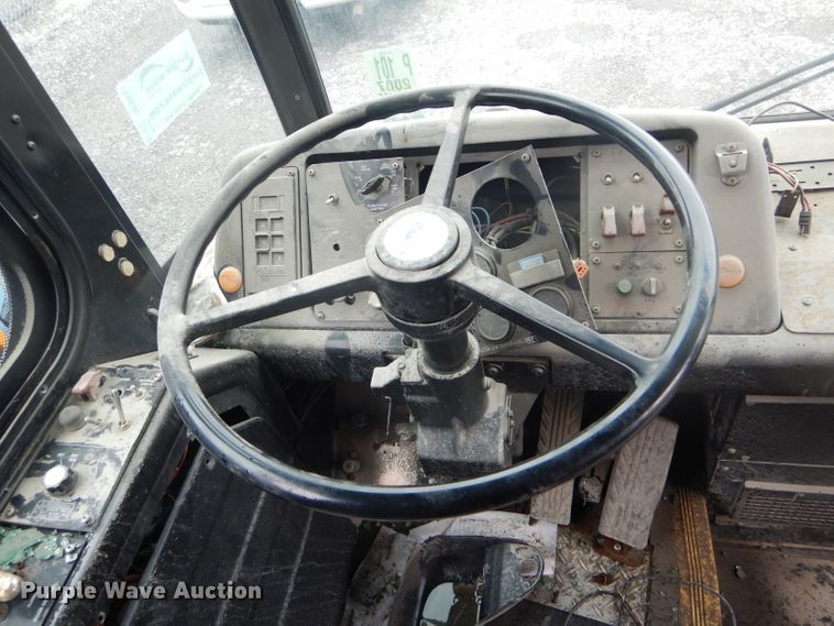 image for item DF3081 2007 Gillig G27D102N4 shuttle bus