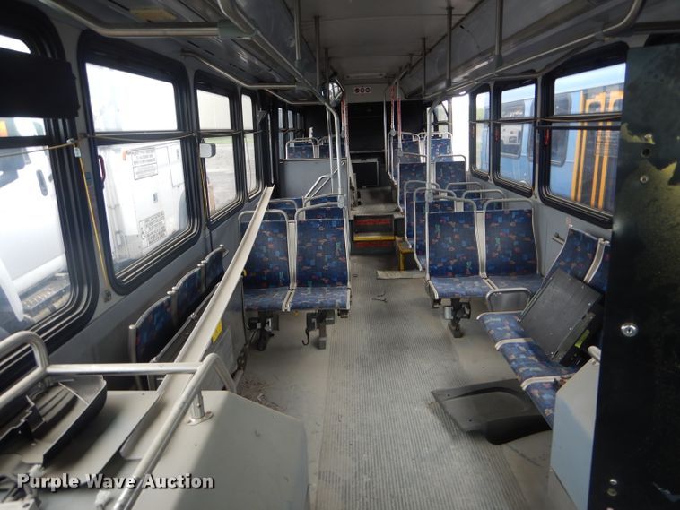 image for item DF3081 2007 Gillig G27D102N4 shuttle bus