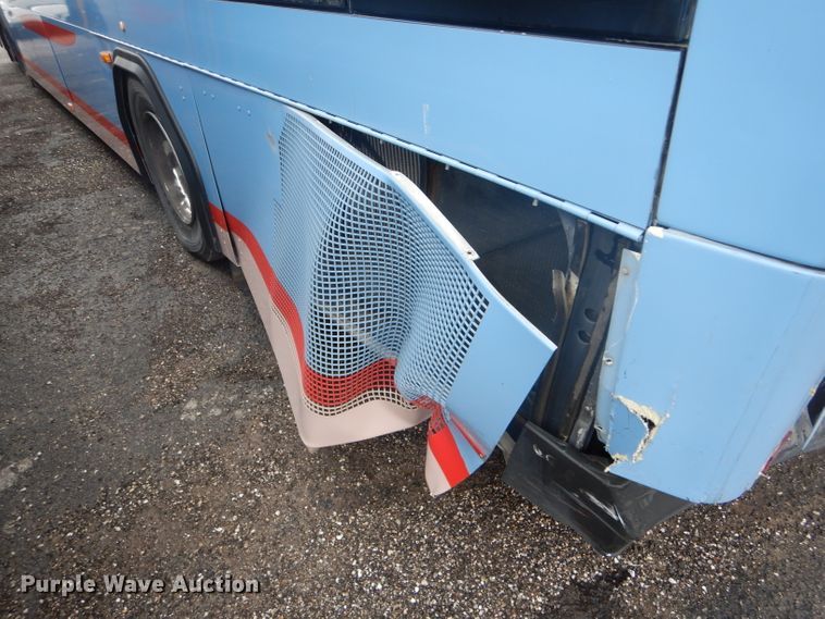 image for item DF3081 2007 Gillig G27D102N4 shuttle bus