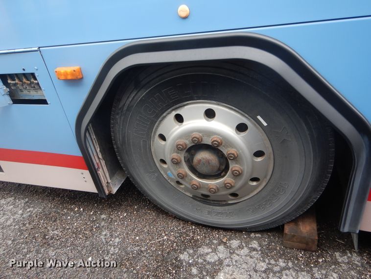 image for item DF3081 2007 Gillig G27D102N4 shuttle bus