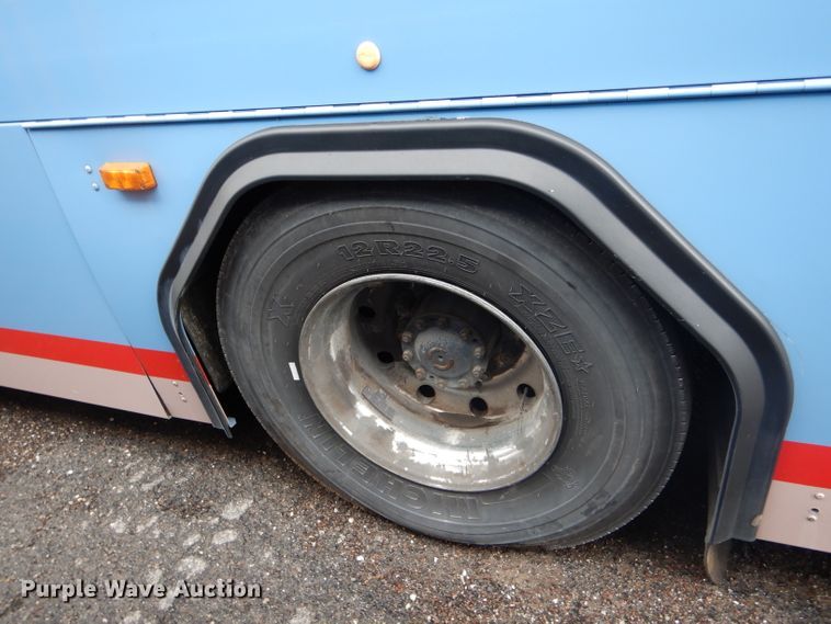 image for item DF3081 2007 Gillig G27D102N4 shuttle bus