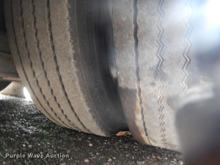 image for item DF3081 2007 Gillig G27D102N4 shuttle bus