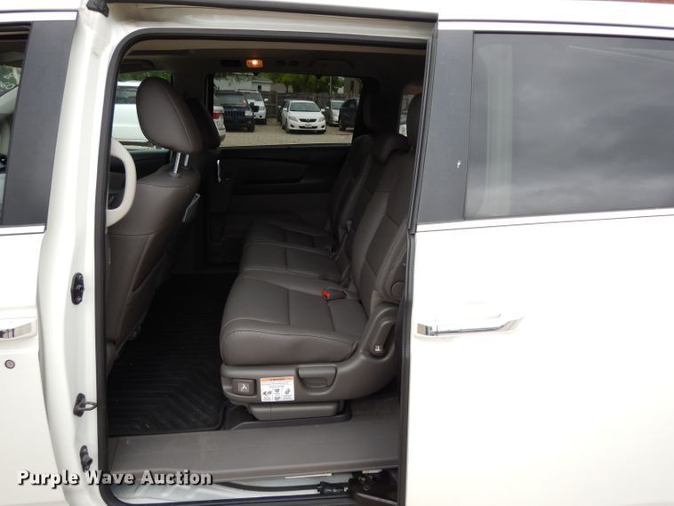 image for item DF4011 2017 Honda Odyssey  van
