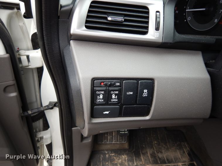 image for item DF4011 2017 Honda Odyssey  van