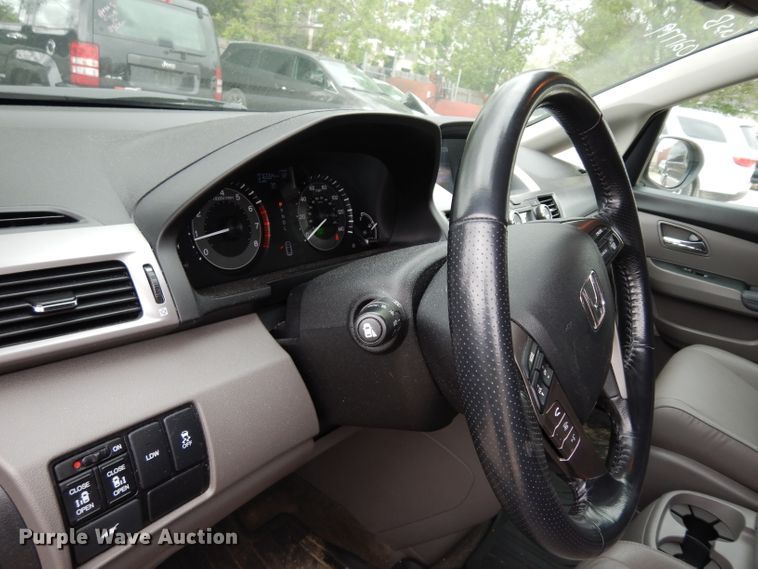 image for item DF4011 2017 Honda Odyssey  van