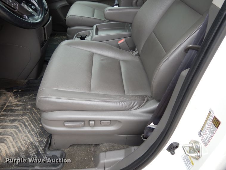 image for item DF4011 2017 Honda Odyssey  van
