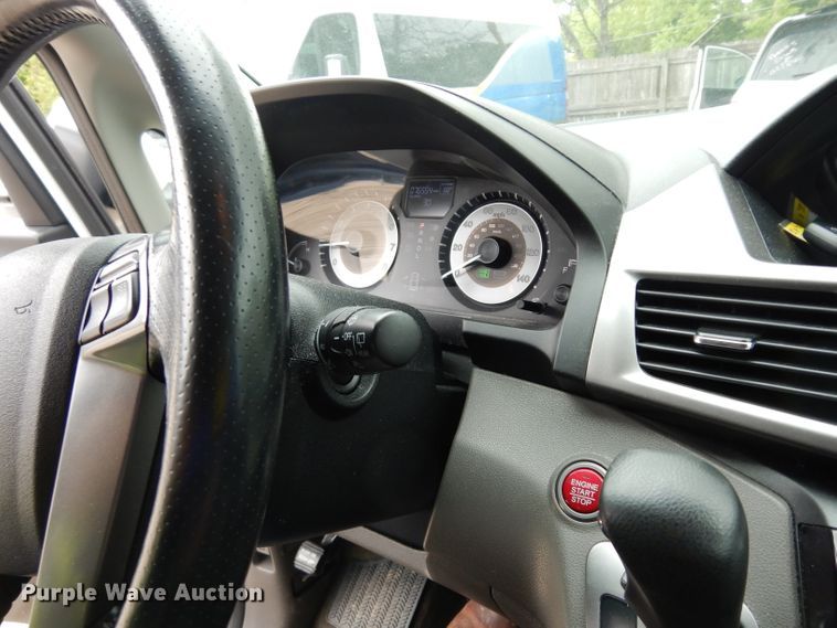 image for item DF4011 2017 Honda Odyssey  van