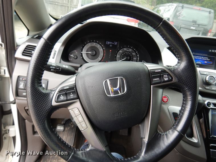 image for item DF4011 2017 Honda Odyssey  van