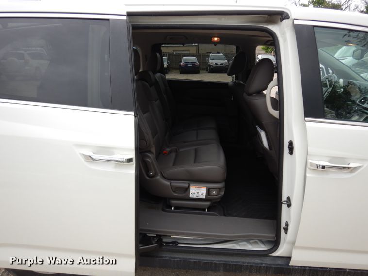 image for item DF4011 2017 Honda Odyssey  van