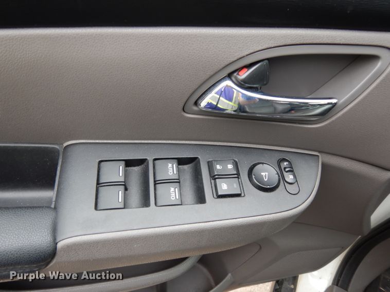 image for item DF4012 2017 Honda Odyssey  van