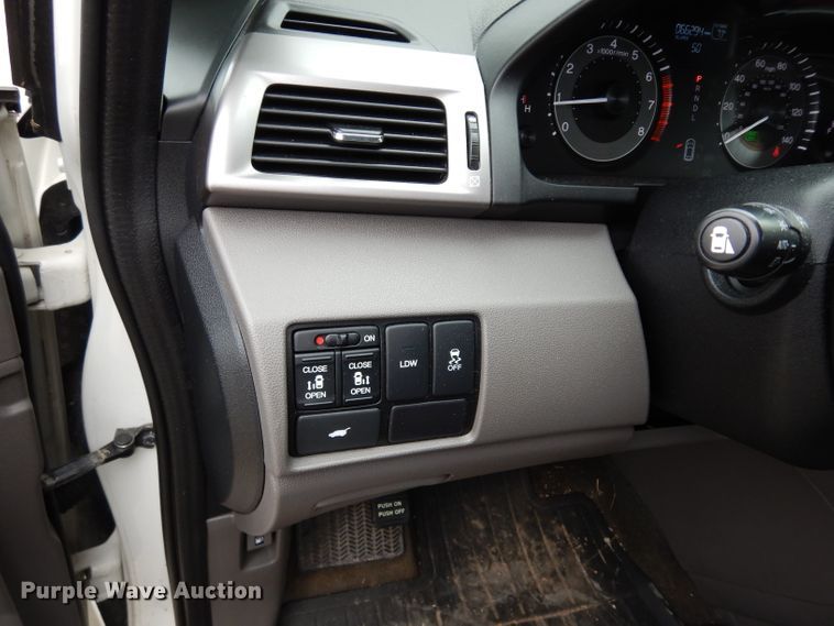 image for item DF4012 2017 Honda Odyssey  van