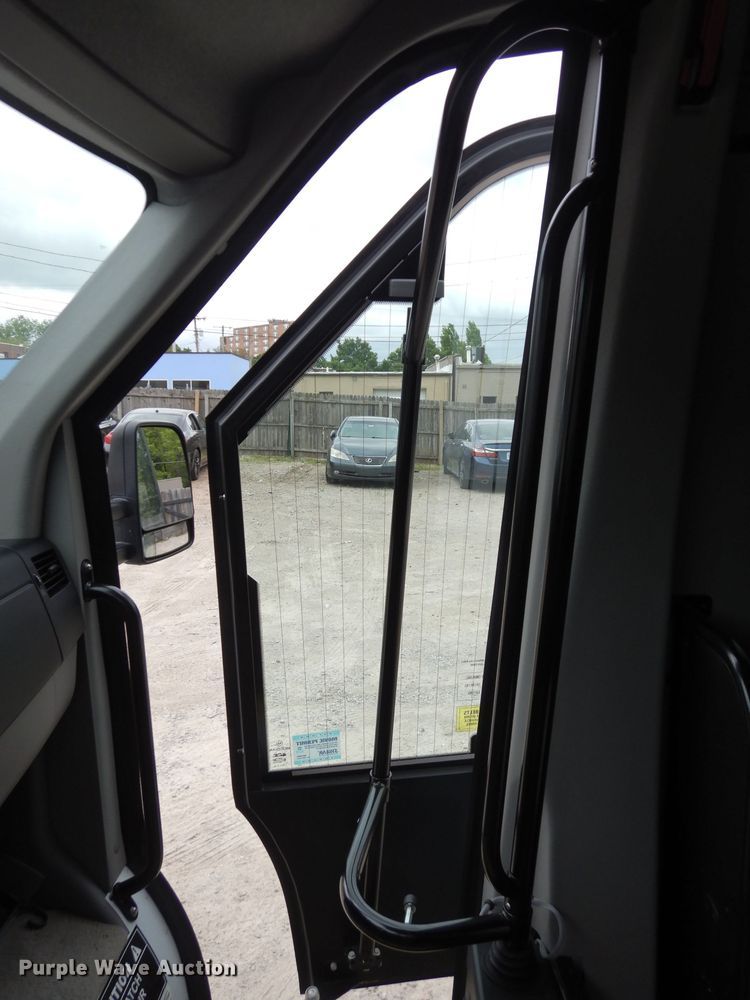 image for item DF4014 2015 Mercedes Benz Sprinter 3500  shuttle bus