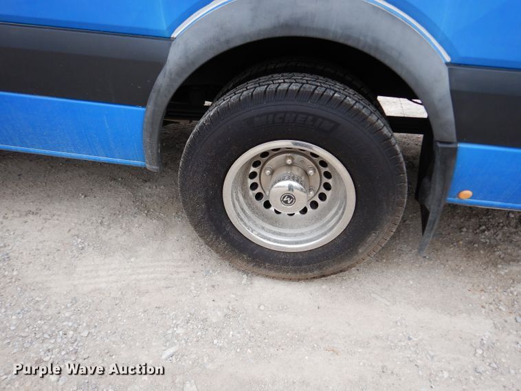 image for item DF4014 2015 Mercedes Benz Sprinter 3500  shuttle bus