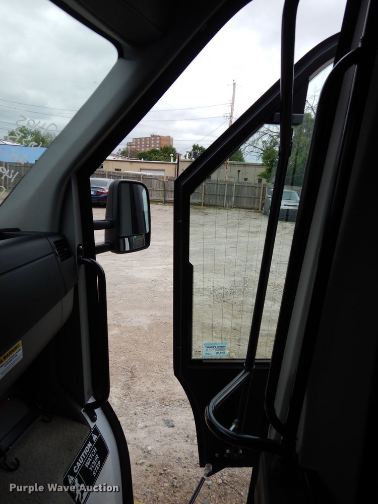 image for item DF4015 2015 Mercedes Benz Sprinter 3500  shuttle bus