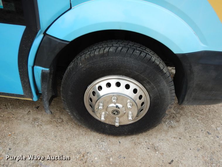 image for item DF4015 2015 Mercedes Benz Sprinter 3500  shuttle bus