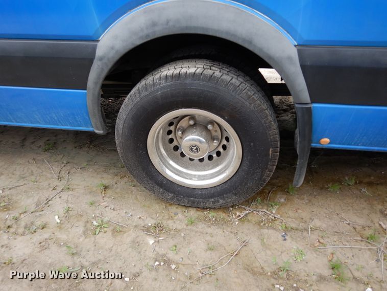 image for item DF4015 2015 Mercedes Benz Sprinter 3500  shuttle bus