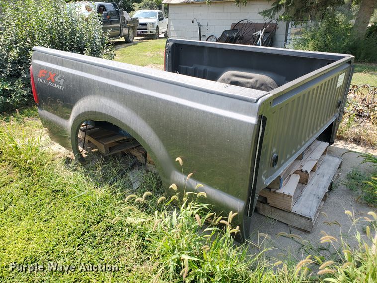 image for item DF5678 2010 Ford F250 pickup truck bed