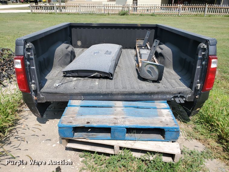 image for item DF5678 2010 Ford F250 pickup truck bed
