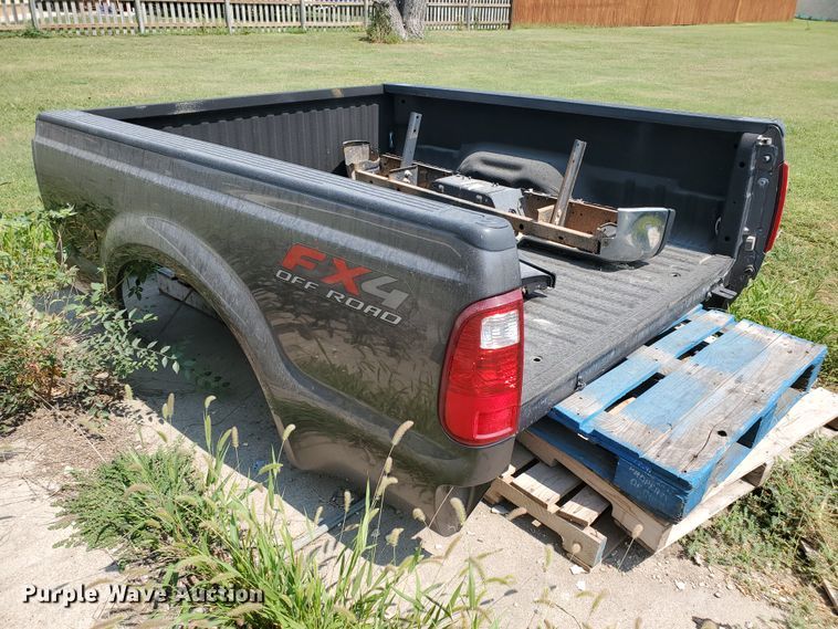 image for item DF5678 2010 Ford F250 pickup truck bed