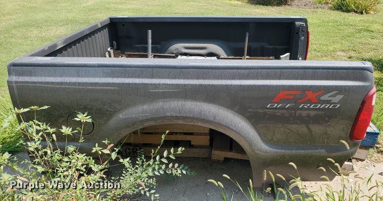 image for item DF5678 2010 Ford F250 pickup truck bed