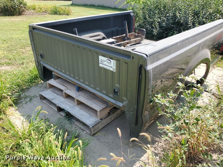 image for item DF5678 2010 Ford F250 pickup truck bed