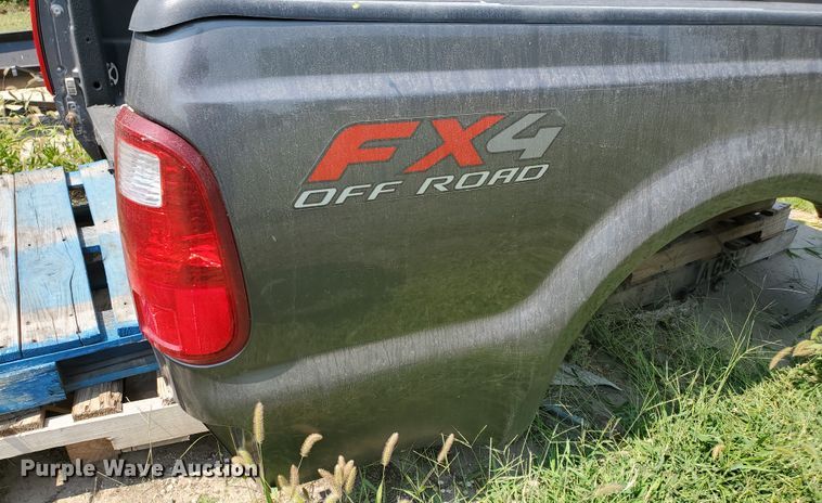 image for item DF5678 2010 Ford F250 pickup truck bed