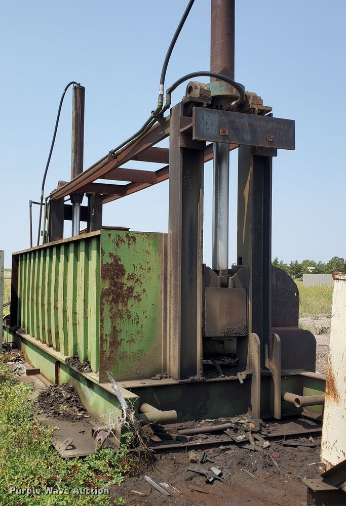 image for item DF5679 Car crusher