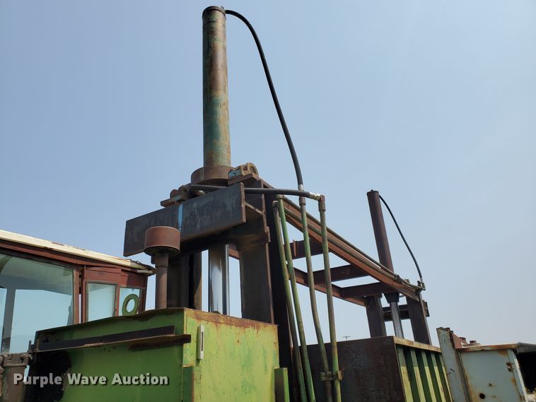 image for item DF5679 Car crusher