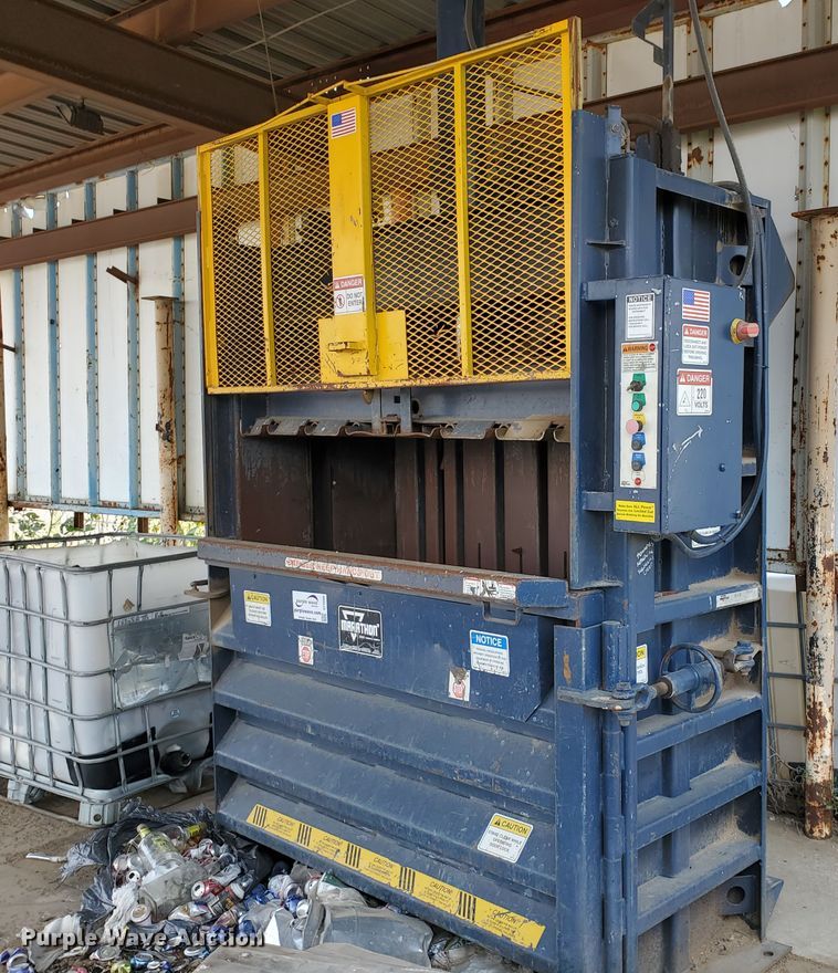 image for item DF5680 Marathon V-7230HD vertical refuse baler