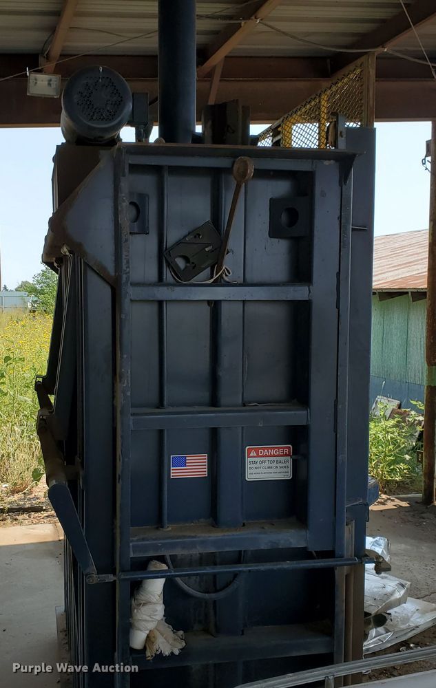 image for item DF5680 Marathon V-7230HD vertical refuse baler