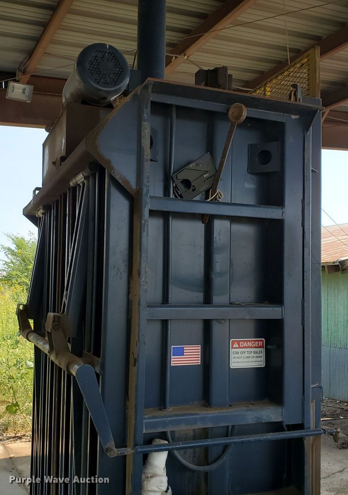 image for item DF5680 Marathon V-7230HD vertical refuse baler