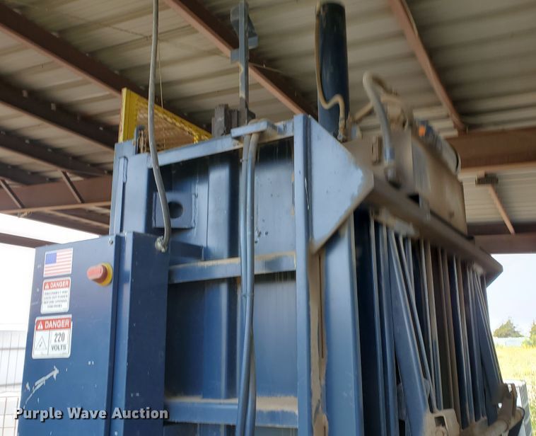 image for item DF5680 Marathon V-7230HD vertical refuse baler