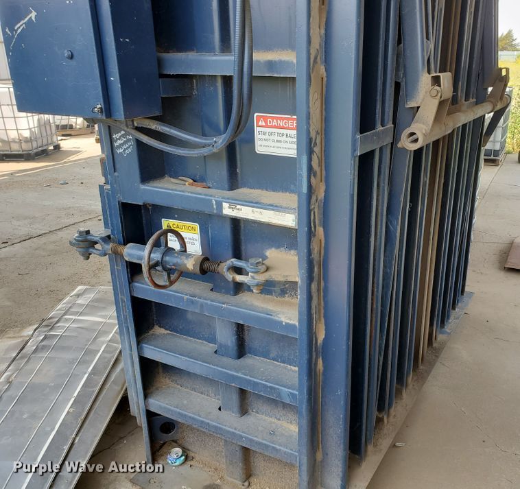 image for item DF5680 Marathon V-7230HD vertical refuse baler