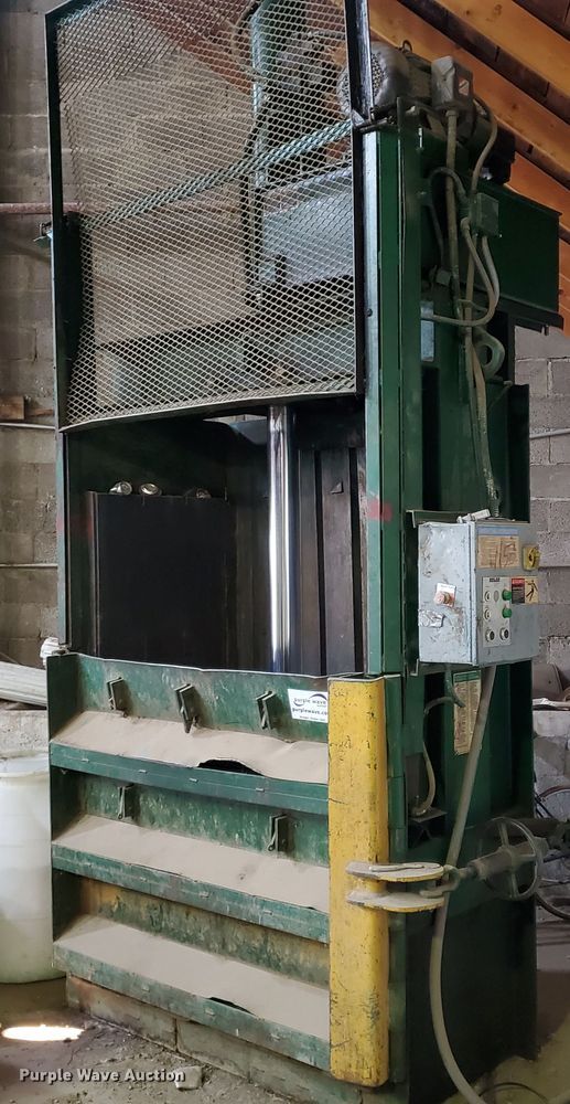 image for item DF5683 Second V5-XHDP vertical refuse baler