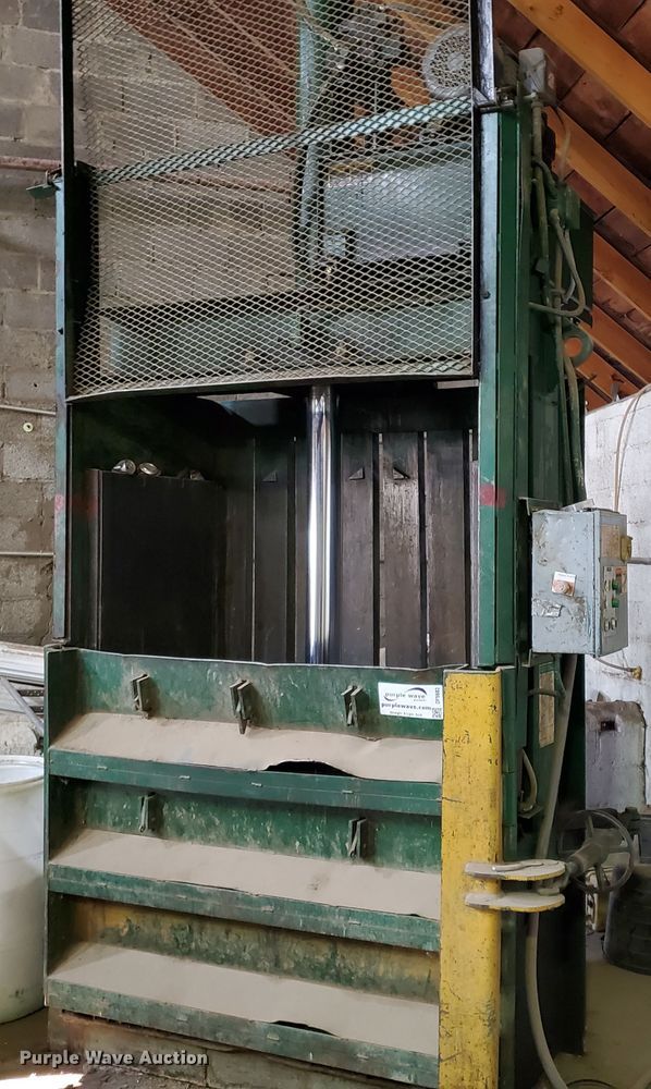 image for item DF5683 Second V5-XHDP vertical refuse baler