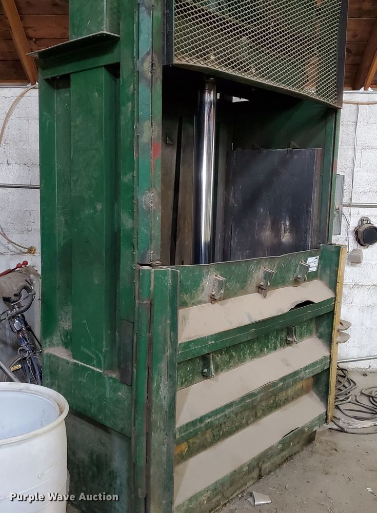 image for item DF5683 Second V5-XHDP vertical refuse baler